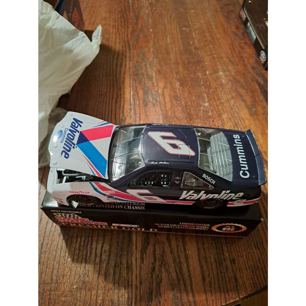Vintage 96 Racing Champions Mark Martin Valvoline Die Cast Nascar Race Car